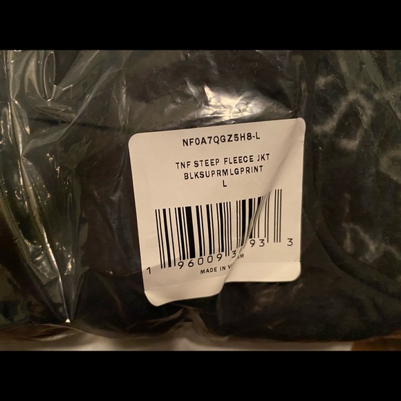 Supreme x North Face Steep Tech Fleece Jacket
Size L
DWST - Picture 4 of 4